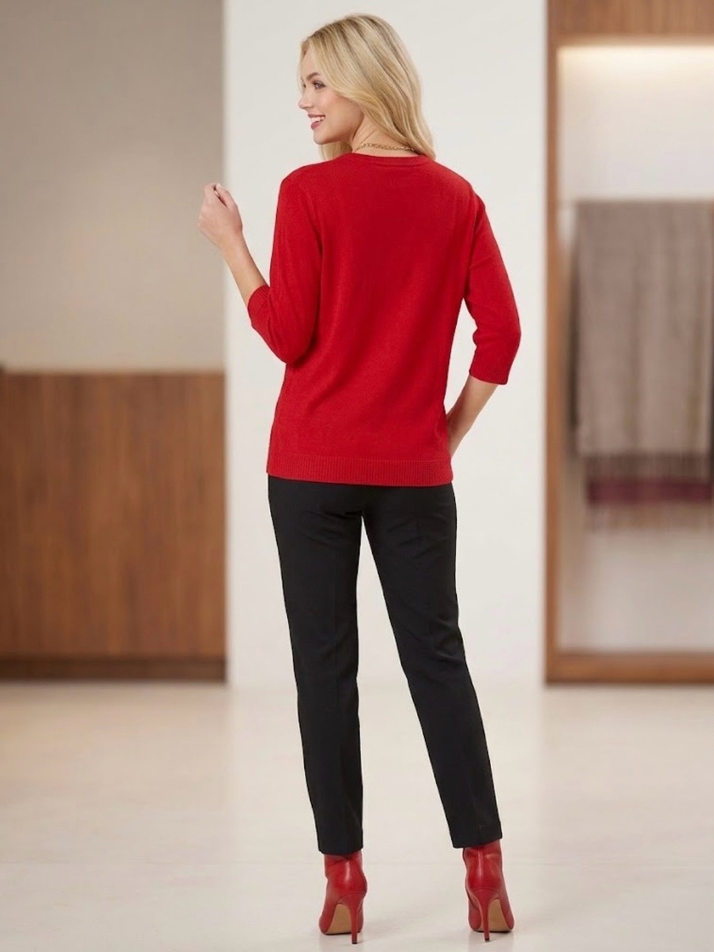🔴 Women’s Red V-Neck Sweater - Classic Knit-M/L - Picture 2 of 4